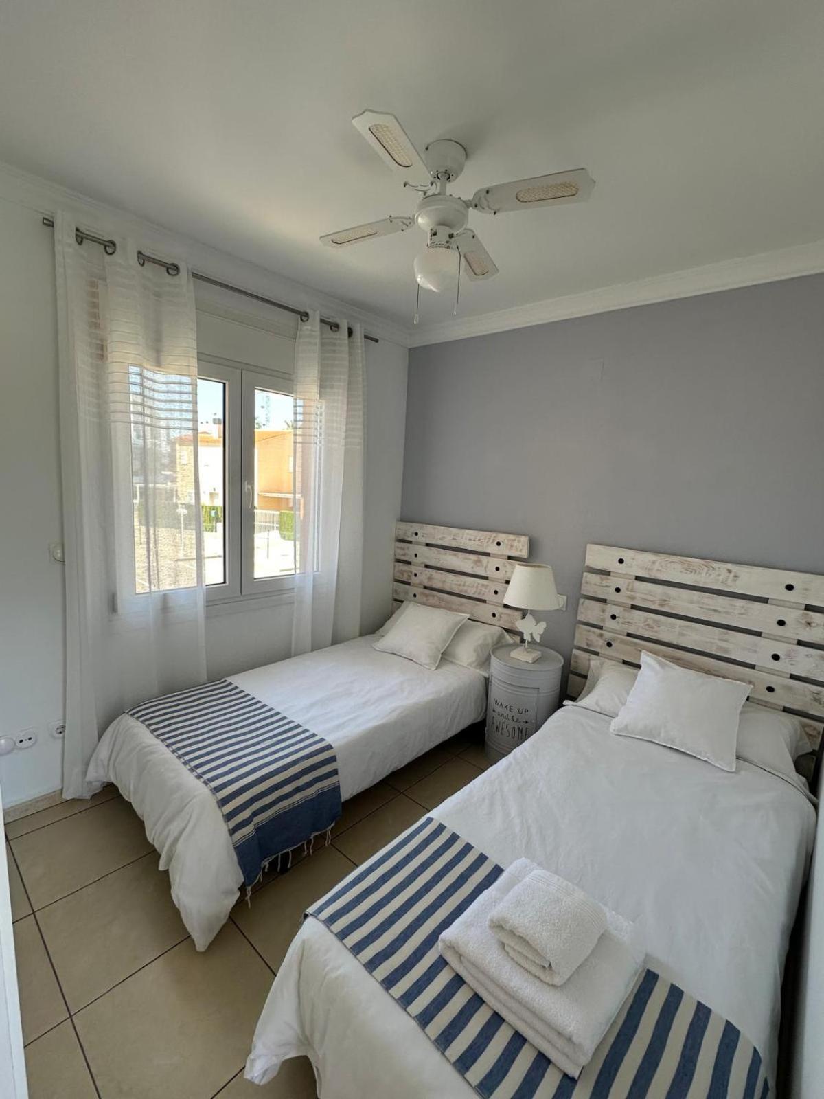 Oliva Nova Flat In Front Of Met Apartamento Exterior foto